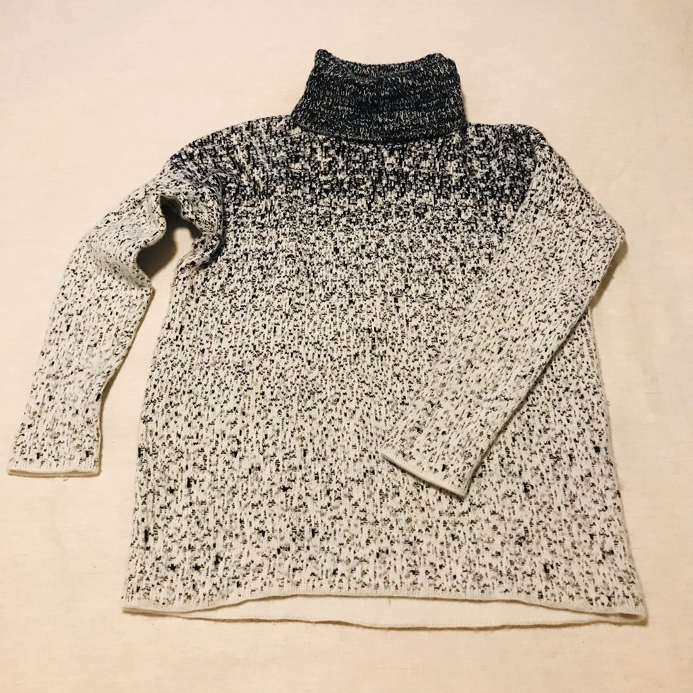 Athleta wool and cashmere turtleneck sweater - M